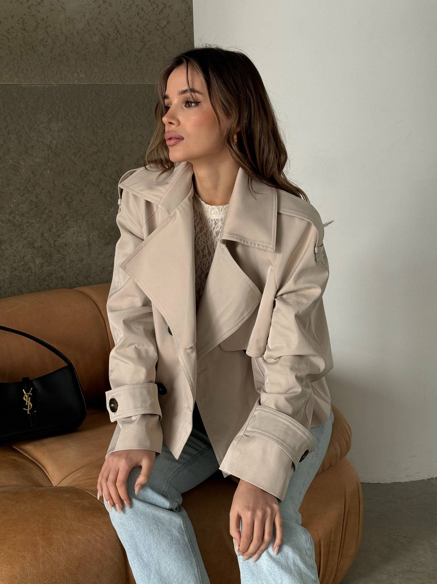 Trencz oversize, krótki, mleczny