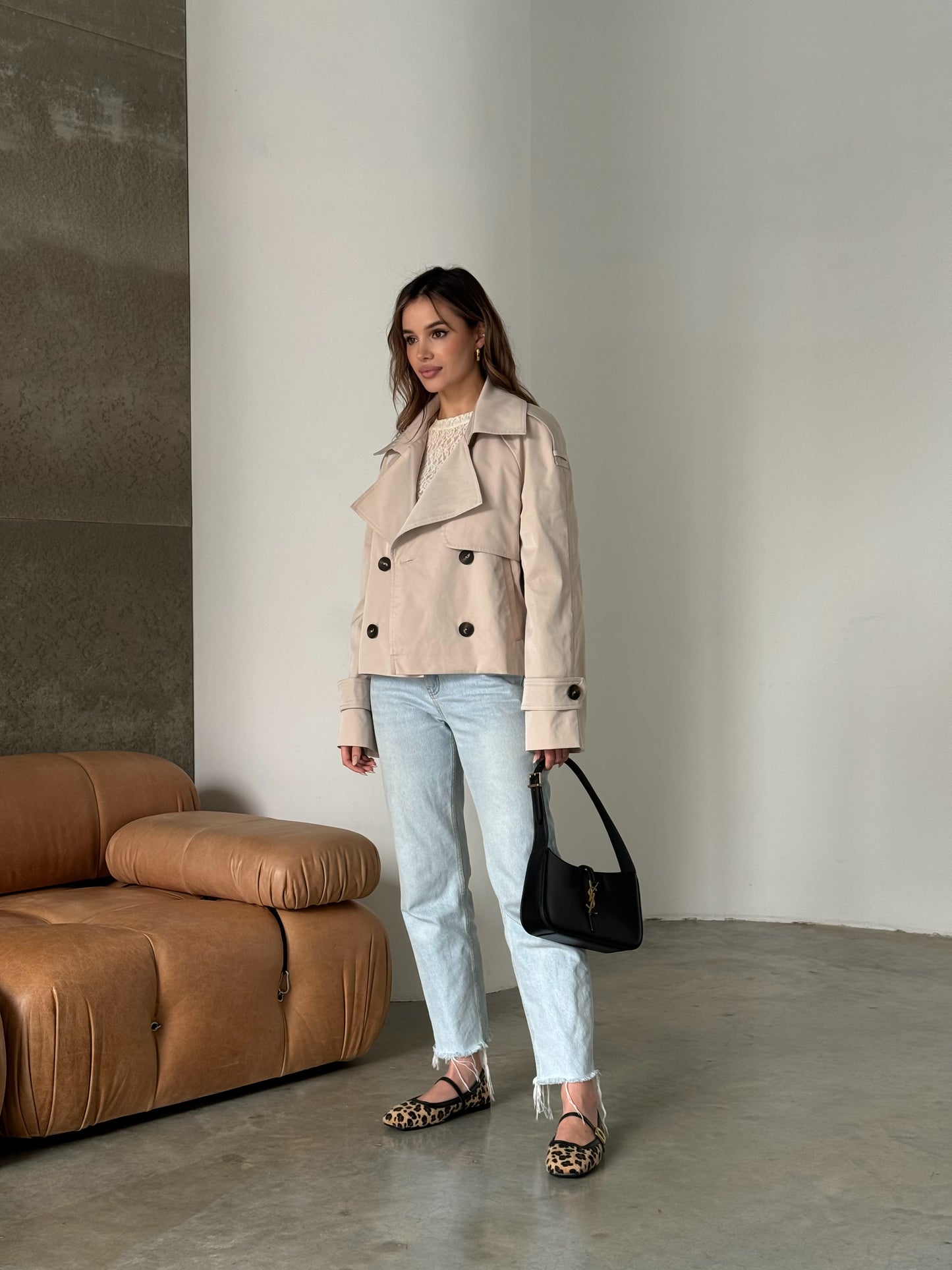 Trencz oversize, krótki, mleczny