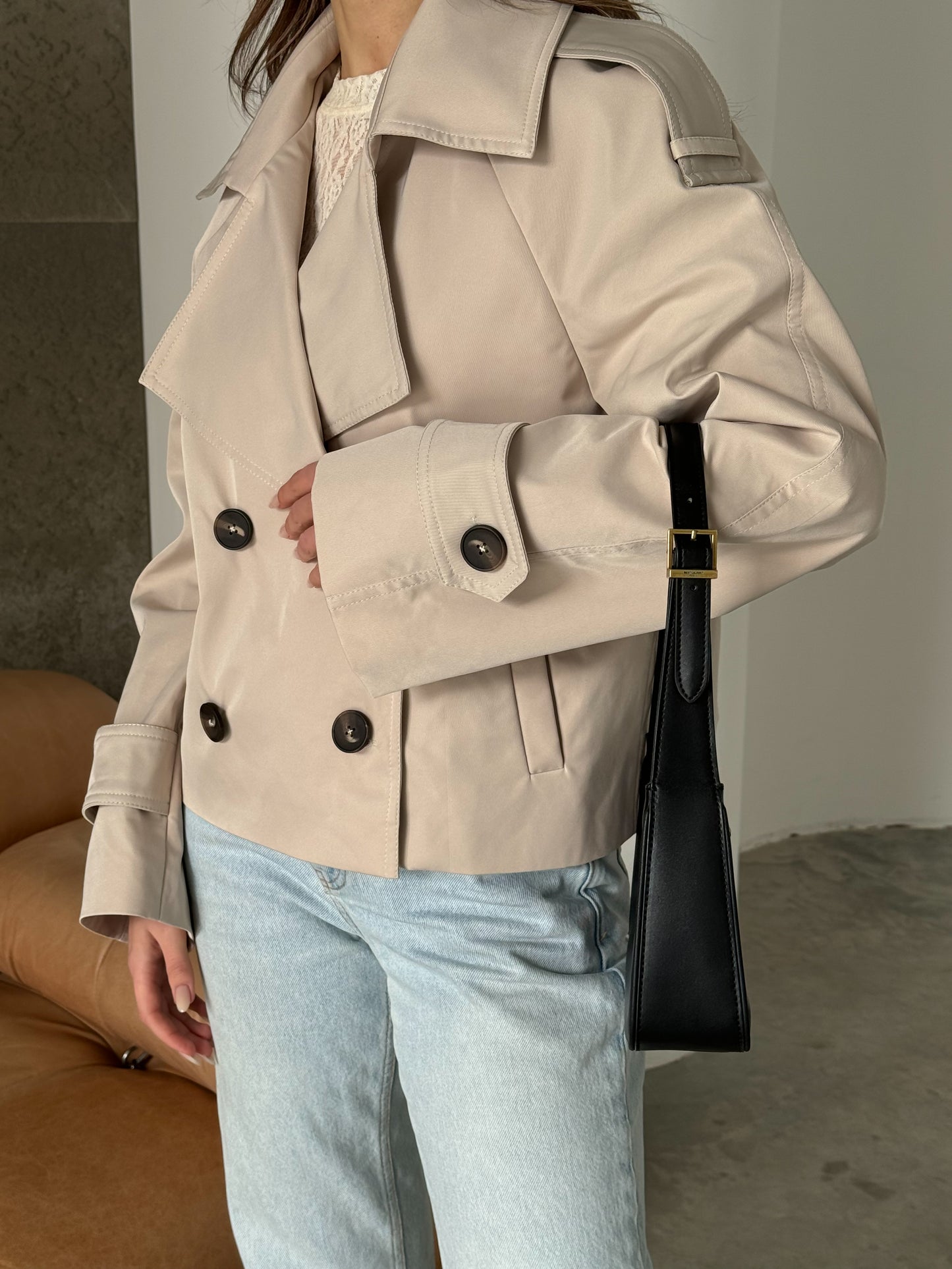 Trencz oversize, krótki, mleczny