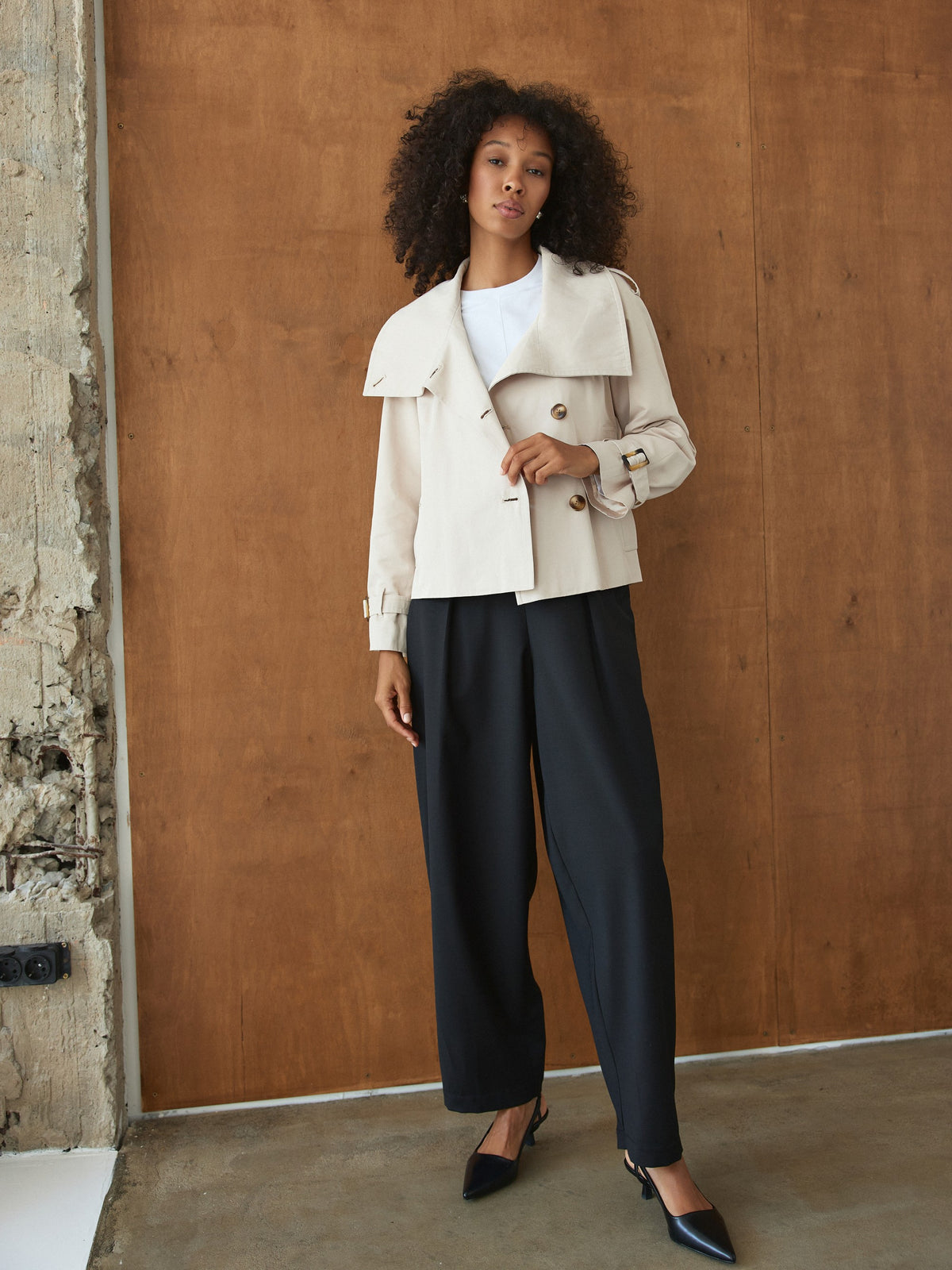CHÉLIE cropped milk trench coat